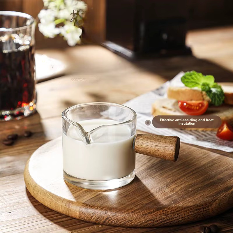 Glas-Espressomessbecher mit Holzgriff und Doppelauslauf in Transparent mit Skala - Bild 3