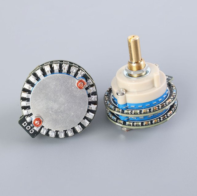 CHANGELIN Zweikanal-Drehpotentiometer mit rundem Knopf, 24 Stufen, 50 K, multicolour - Bild 1