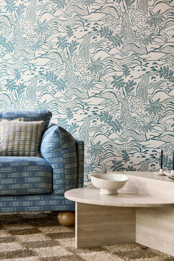 Scion Tapete Falling Foss in Midnight Blue mit botanischem Naturmotiv und floralem Design - Bild 1