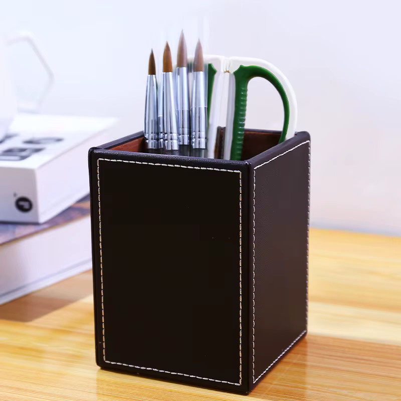 Quadratischer Stifthalter aus PU-Leder in Schwarz als tragbarer Schreibtisch-Organizer - Bild 3