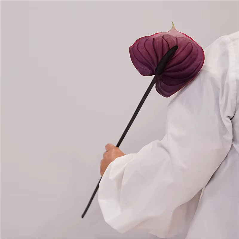 5er Set künstliche Calla Lilien und Anthurien von LINANUO in Lila und Weiß aus Latex-PVC für Hochzeiten und Dekorationszwecke - Bild 2