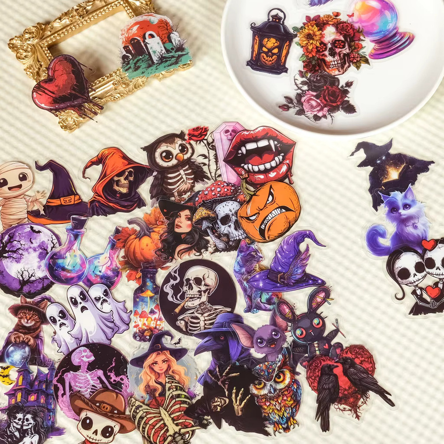 50 Stück Halloween PET Aufkleber mit Hexen- und Totenkopf-Designs in Multicolour für DIY-Projekte - Bild 2