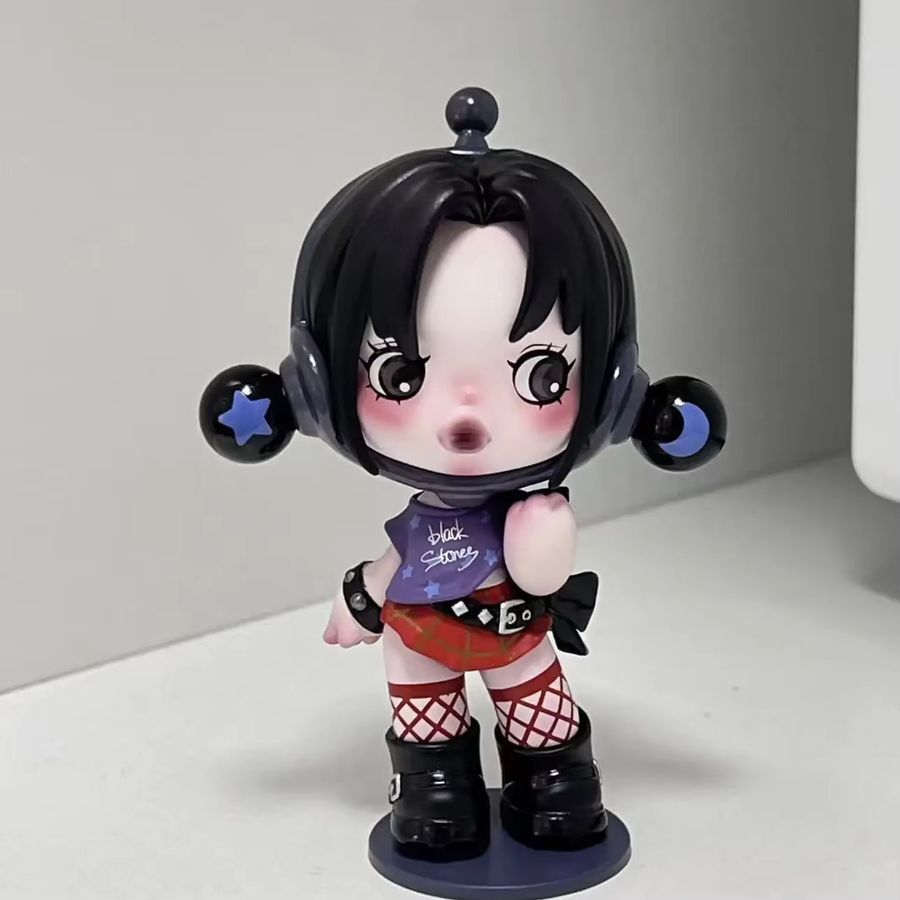 POPMART SKULLPANDA Nana Osaki Anime Figur Blind Box Mystery Box Multicolor Desktop Ornament - Bild 3