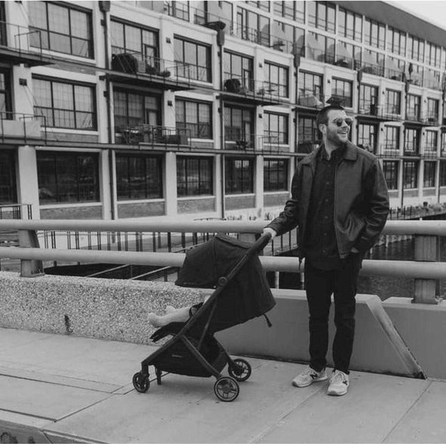 Uppababy Minu V3 Travel Buggy in Grün mit Aluminiumgestell und Federung - Bild 1