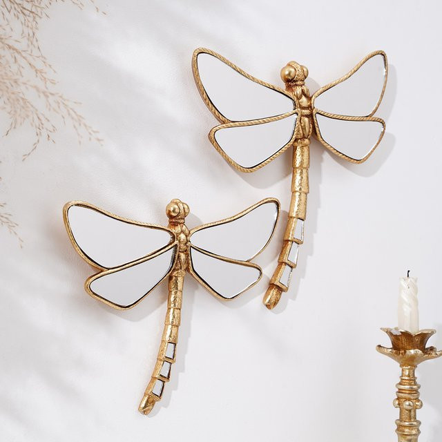 Dekorativer Wandbehang in Form einer Libelle aus Kunstharz in Gold mit verspiegelter Optik - Bild 1