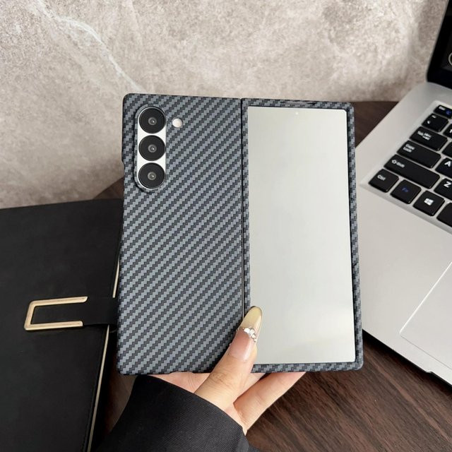 Ultra Slim Magnetische Handyhülle aus Kohlefaser für Samsung Galaxy Z Fold 7 6 5 4 3 in Schwarz mit Anti-Drop Schutz und Bildschirm Vollfolie - Bild 1