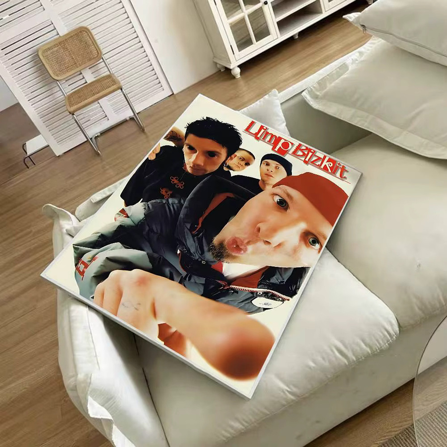 Limp Bizkit Vintage Poster von Potdemiel in Weiß auf Kraftpapier als Wandkunst für dein Zimmer - Bild 4