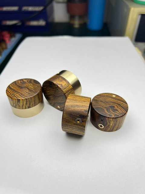 CHANGELIN Massivholzknöpfe in Kupfer-Holz-Hybrid-Optik für Gitarren-Mechaniken, Bassgitarren, Hi-Fi-Audio und Röhrenverstärker in Gold und Braun - Bild 1
