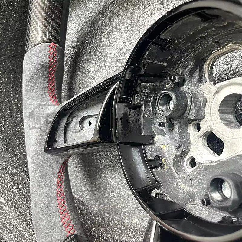 Kohlefaser-Lenkrad mit Lederperforation in Schwarz für Audi B9 S3 S4 S5 RS3 8V RS4 RS5 - Bild 4