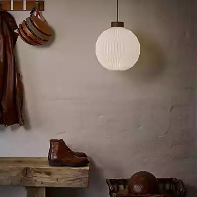 Le Klint Model 180 Pendelleuchte aus Holz und Kunststoff in Weiß und Braun, Durchmesser: 33 cm