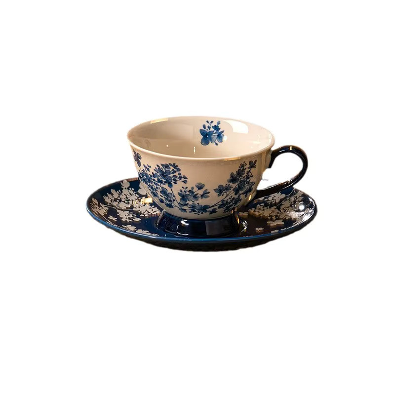 Kaffeetassen und Untertassen aus Keramik im chinesischen Stil mit blau-weißem Porzellan und floralem Muster - Bild 5