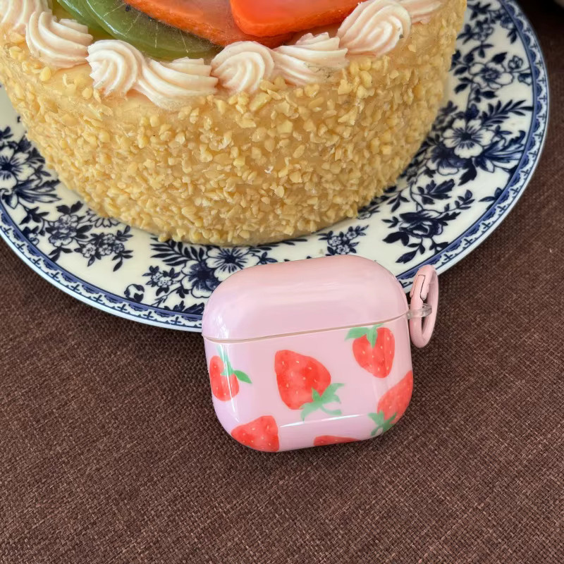 Stoßfeste Kopfhörerhülle mit Erdbeermuster und Anhänger für Apple AirPods 1, 2, 3, 4 und Pro/Pro 2 in Rosa - Bild 3