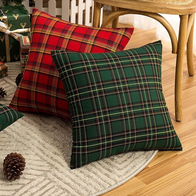 2er-Set inyahome Weihnachts-Kissenbezüge mit Büffelkaro-Muster in Rot und Grün aus Polyester für deine Bauernhaus-Dekoration - Bild 1