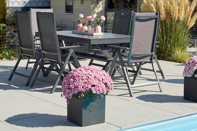 Hartman Xanadu Aruba Garten-Essgruppe aus Aluminium und Textilene mit Glaskeramik-Tisch und 6 Klappstühlen in Anthrazit, Schwarz und Grau, ausziehbar, B/T: 160 x 100 cm bis 220 x 100 cm - Bild 1