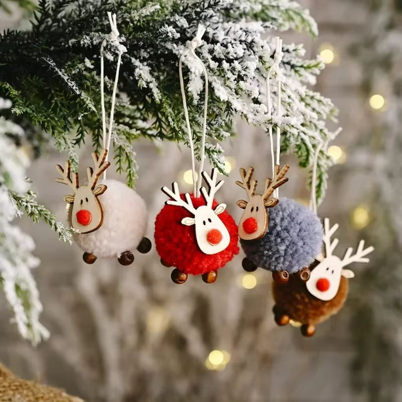 10er Set Weihnachts-Hängeornamente aus Filz und Holz mit Rentier-Figuren in Weiß und Mehrfarbig - Bild 3