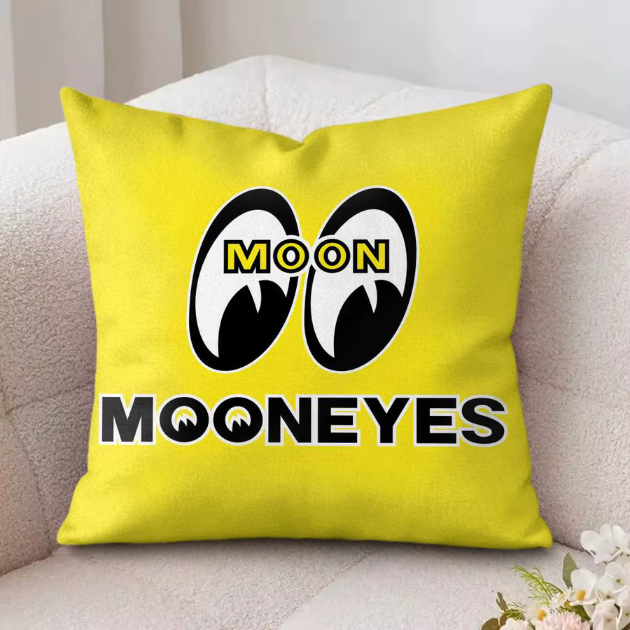 M-Mooneyes Kissenbezug aus kurzem Plüsch mit Logo-Print, quadratisch, Weiß und Gelb, Breite: 30 cm, Höhe: 30 cm, Tiefe: 30 cm - Bild 2