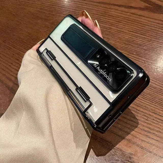 Transparente Schutzhülle mit integriertem Ständer und Scharnierfolie für Samsung Galaxy Z Fold 7, 6, 5, 4 in Silber - Bild 1