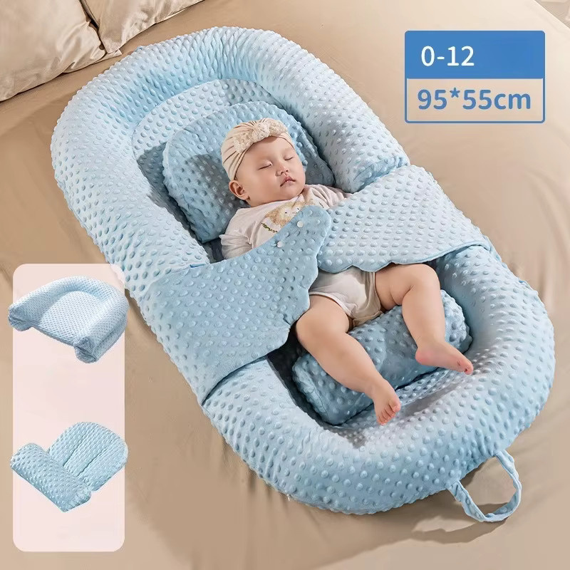 Beruhigendes Baby-Schlafkissen aus Baumwolle in Blau für Neugeborene zur Vermeidung von Schrecken und Spucken - Bild 1