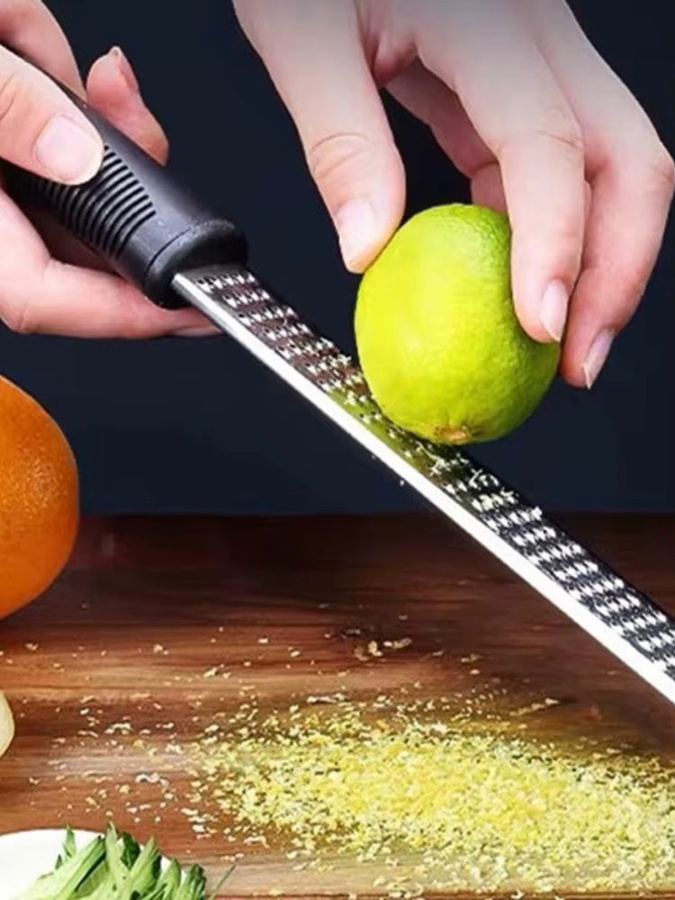 PDQ Multifunktions-Käsereibe aus Edelstahl in Silber für Käse, Zitrone, Schokolade und Gemüse - Bild 6