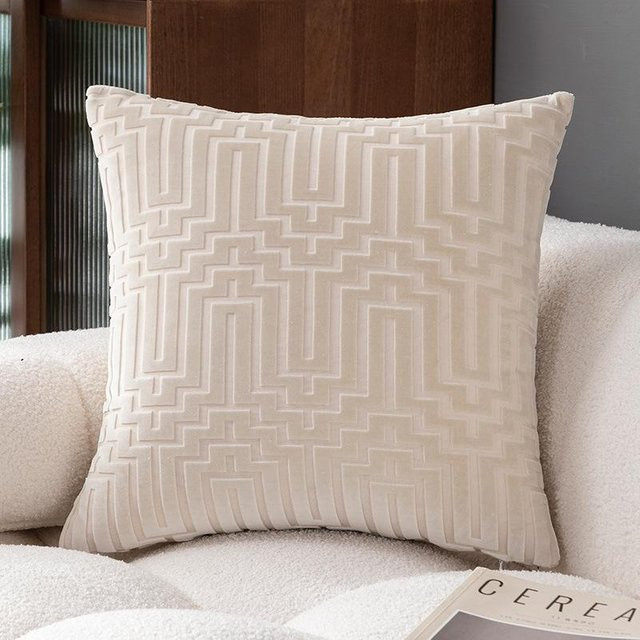 Dekorativer Samt Kissenbezug mit geometrischem Design von JMG Clothing in Weiß und Beige, B/H: 45 x 45 cm - Bild 1