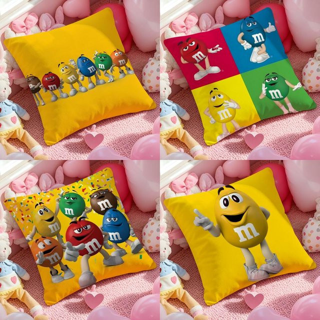 M&M's Kissenbezug mit buntem Muster in Schwarz und Multicolor für dein Wohnzimmer oder Schlafzimmer - Bild 1