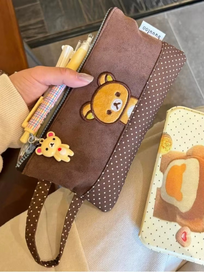 Rilakkuma Oolnnnq Federmäppchen mit Stickerei in Braun, gepunktetes Schreibwaren-Etui im Ins-Stil mit großem Fassungsvermögen - Bild 1