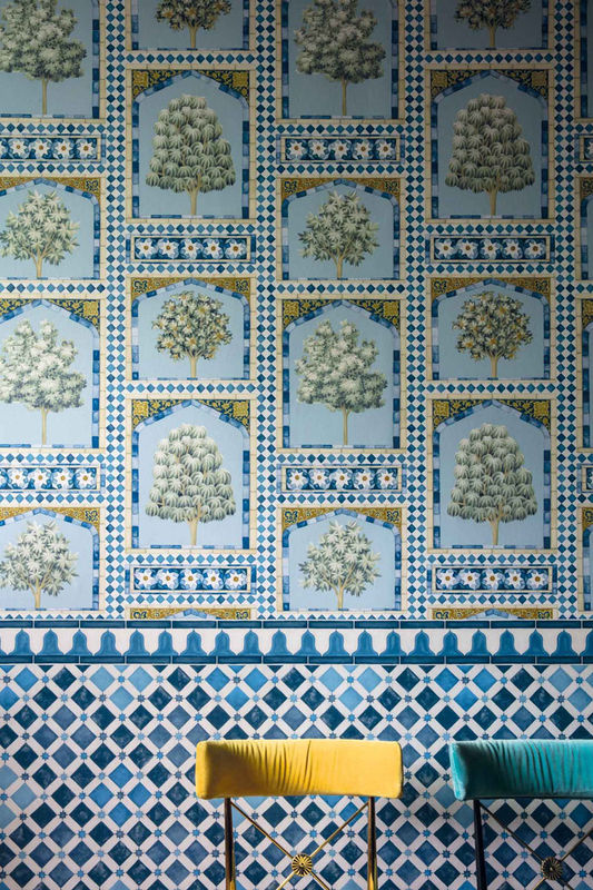 Cole & Son Tapete Sultan's Palace in China Blue und Ochre mit floralem Orient-Design und botanischem Muster aus Vlies - Bild 2