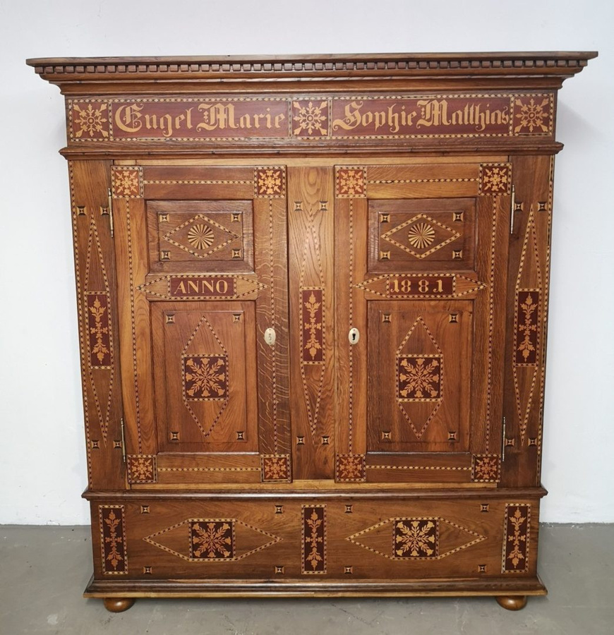 Antiker Eichenschrank mit Intarsien von Antikhof Brück, braun, B/T/H: 180 x 65 x 198 cm - Bild 1