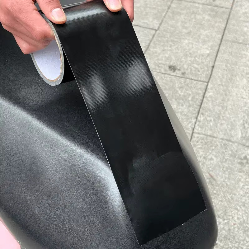 Amagi Selbstklebendes Leder-Reparaturband in Schwarz für DIY-Reparaturen an Möbeln, Autositzen, Taschen und Jacken - Bild 4