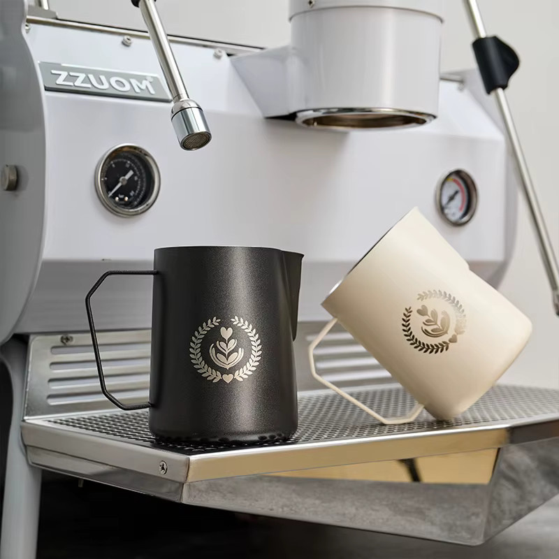 Muvna Milchaufschäumkrug aus Edelstahl für Espresso und Latte Art in Beige - Bild 5