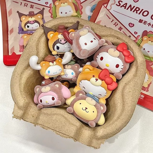 Sanrio Hello Kitty Kuromi Family Postman Bear, Sammlerspielzeug, ab 3 Jahren - Bild 1