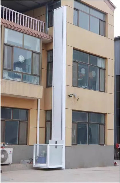 Elektrischer Lastenaufzug für den Haushalt als kleine hydraulische Hebebühne in Weiß - Bild 1