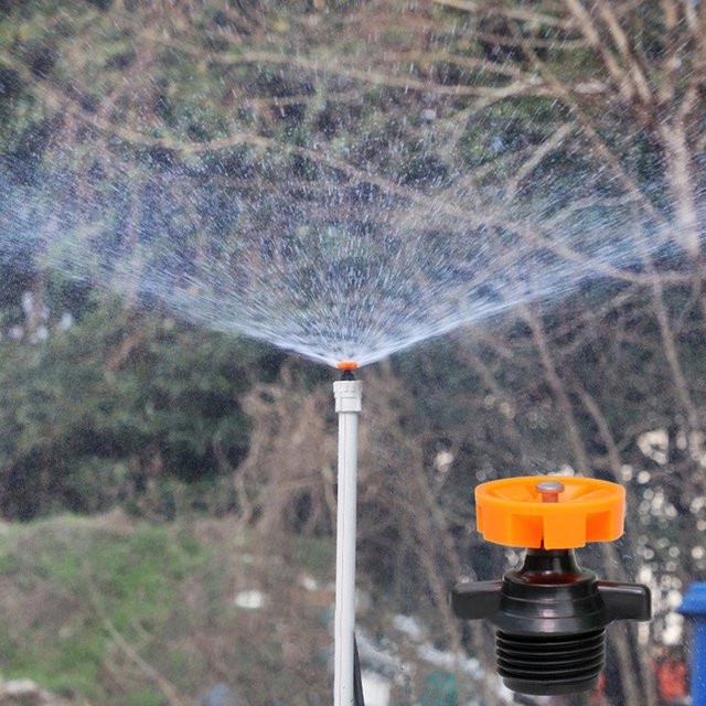 TPXCKz Automatischer 360-Grad Drehsprinkler mit 1/2 Zoll Außengewinde zur Rasenbewässerung und Wassersparung - Bild 1