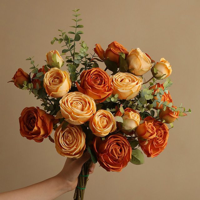 Künstlicher Rosenstrauß aus Seide in Orange mit 7 Blütenköpfen für deine Hochzeits- und Heimdekoration - Bild 1