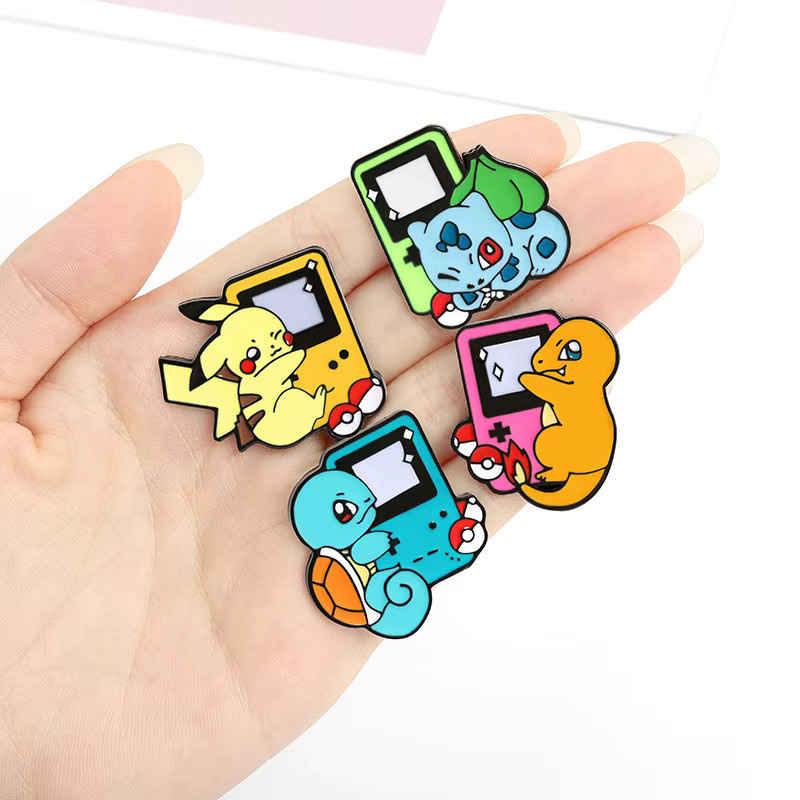 Bandai Pokémon Gameboy Emaille-Pins-Set, 4-teiliges Set, Pikachu-Freunde, Bulbasaur, Charmander, Reversbrosche, Abzeichen - Bild 3