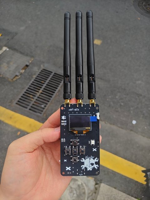 KUXA NRF BOX V2.0 Open-Source All-in-One-Gerät für BLE- und 2,4GHz-Netzwerke mit ESP32-WROOM-32U Chip und Bluetooth in Schwarz - Bild 1