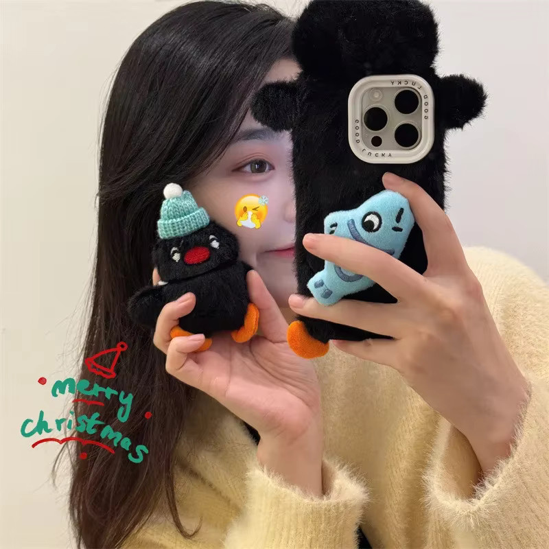 Flauschige Pinguin-Kopfhörerhülle für Apple AirPods 4, 3 und Pro 2 in Schwarz - Bild 3