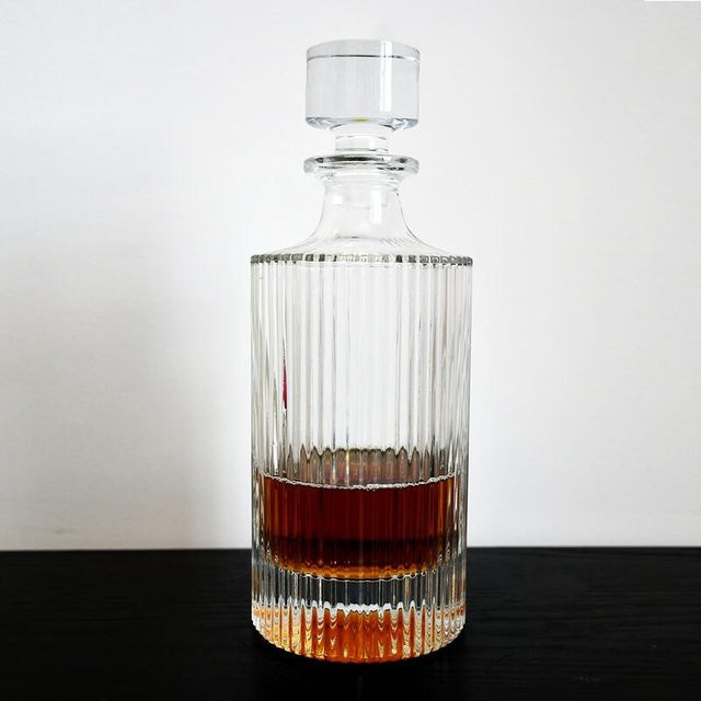 Shangqi Glas Whiskey-Karaffe mit Streifenmuster in Transparent und White, 0,8 l - Bild 1