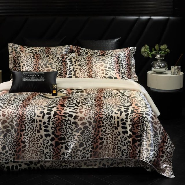 Bin Chi Textiles Bettwäsche-Set aus Seidensatin mit Leopardenmuster in Braun, 4-teiliges Set bestehend aus Bettbezug, Laken und Kissenbezügen - Bild 1