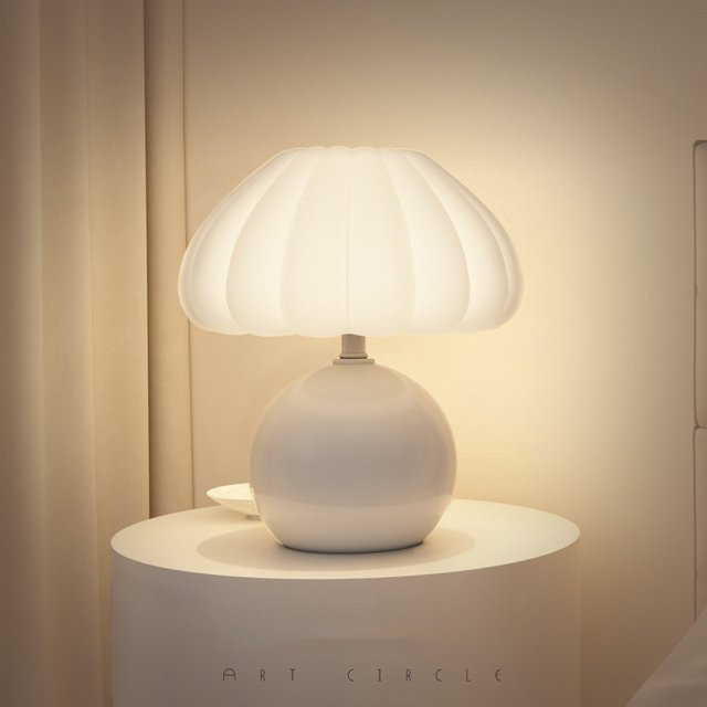 Claeted Nachttischlampe im französischen Stil als Pilz- und Kürbisdesign in Cremefarben für das Kinderzimmer - Bild 1