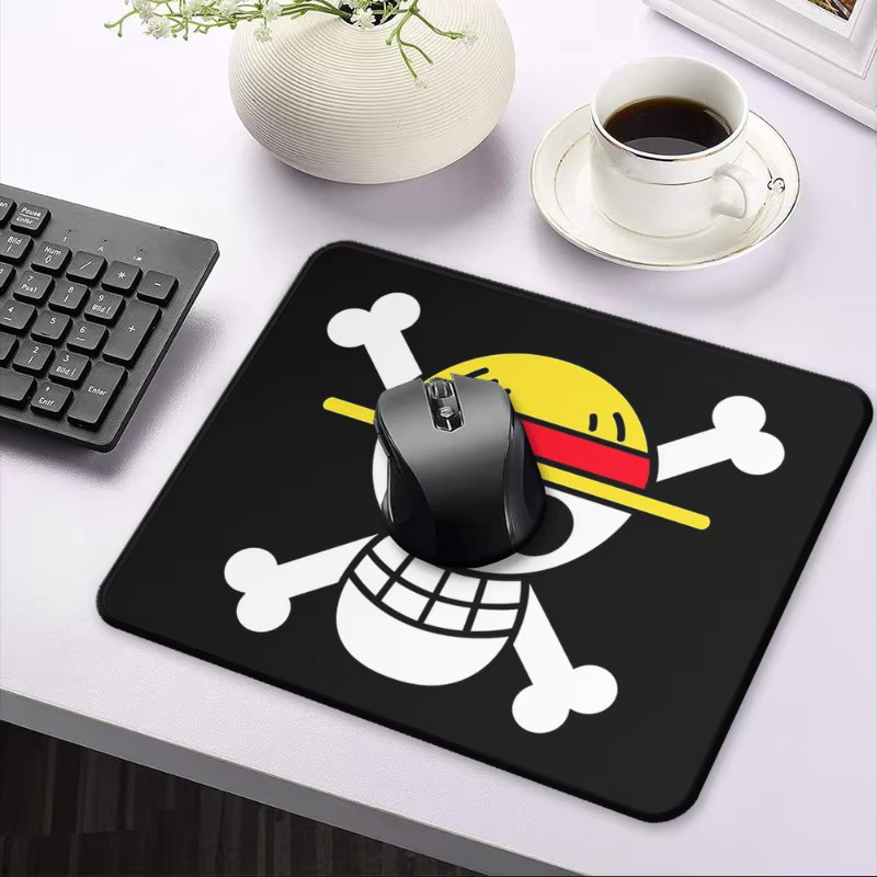 Bandai One Piece Anime Mauspad in Schwarz – Kawaii Gaming Schreibtischunterlage für Tastatur und Laptop - Bild 3