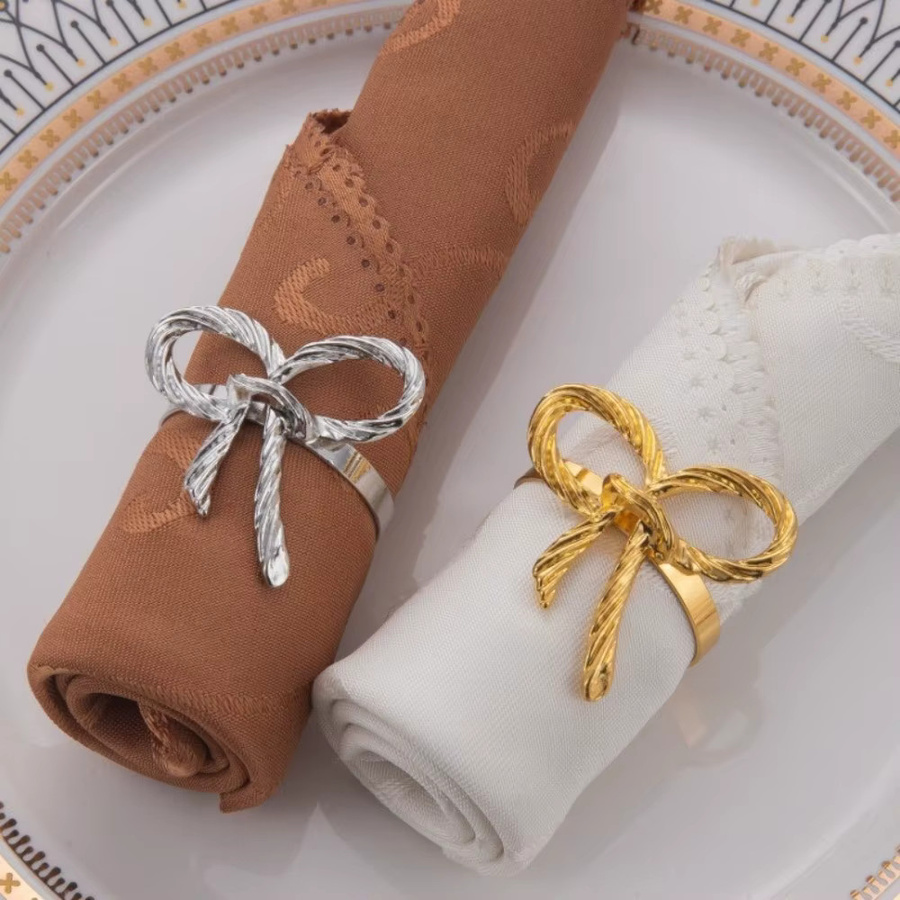 Elegante Schleifen Serviettenringe aus Metall in Gold und Silber für deine Tischdekoration zu Weihnachten oder Thanksgiving - Bild 3