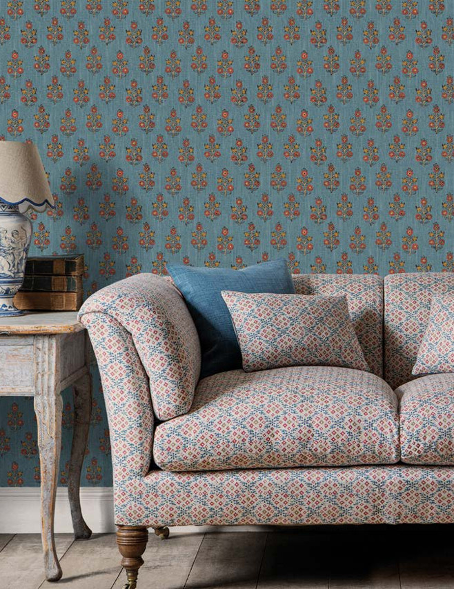 GP & J Baker Tapete Poppy Sprig in Denim Blau mit floralem Botanical-Design als Vlies-Tapete - Bild 1