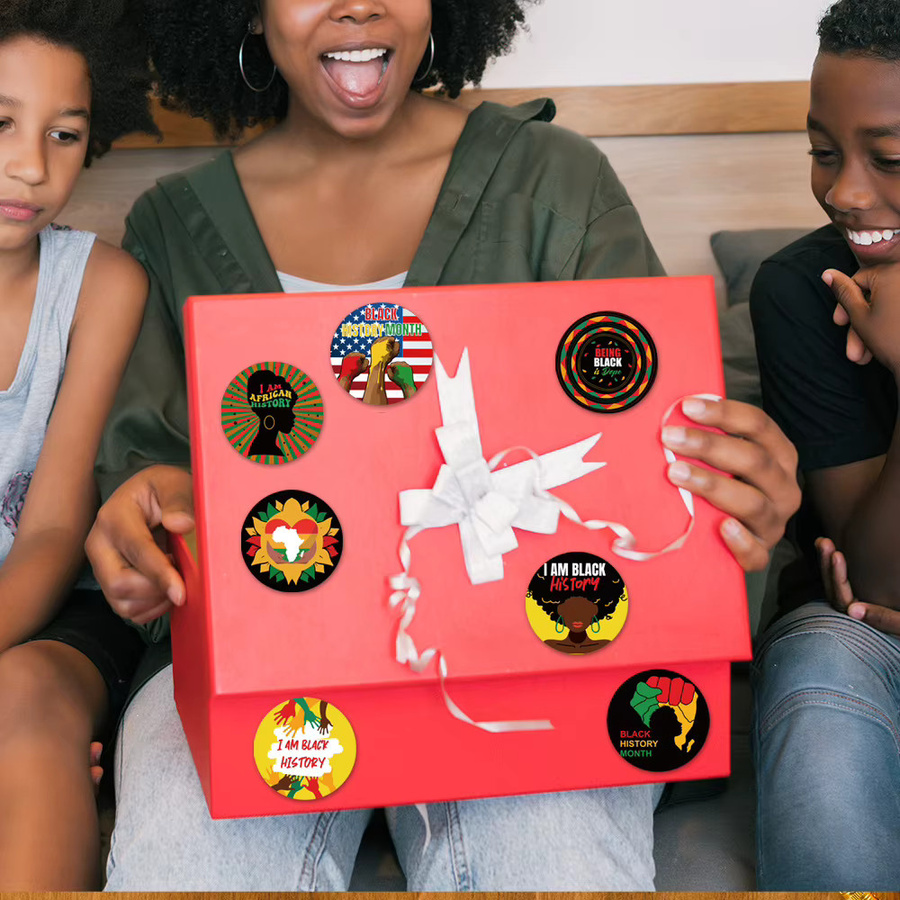 10 Stück selbstklebende Aufkleber mit Black History Month Motiv in Schwarz und Multicolour, runde Papieraufkleber mit abstrakten Mustern und Buchstaben zur Dekoration - Bild 2