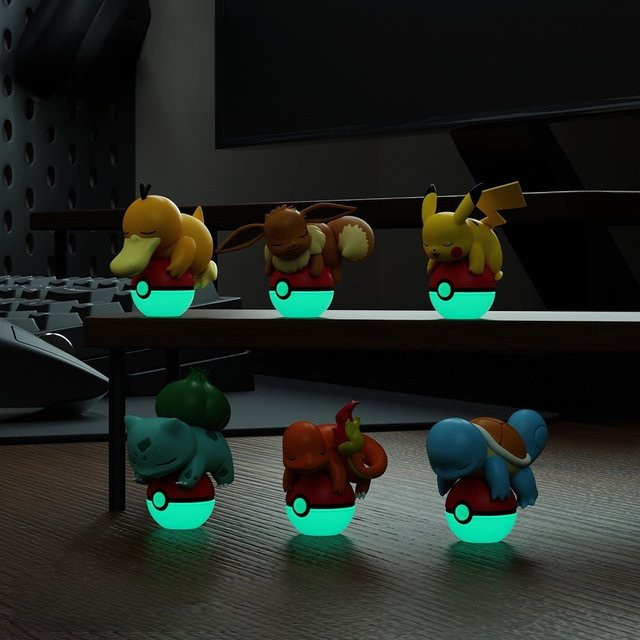 HOLLY BOX Pokémon Poké Ball Nachtlicht Puppe, Pikachu EEVEE Glurak Bisasam Puppe Modell Ornament Spielzeug - Bild 1