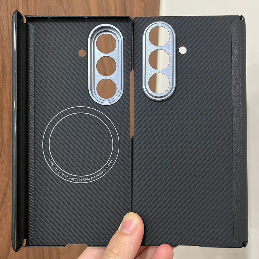 Ultradünne MagSafe Hülle aus Carbon Fiber und Kevlar für Samsung Galaxy Z TriFold in Schwarz mit Scharnier und Kameraschutz - Bild 2