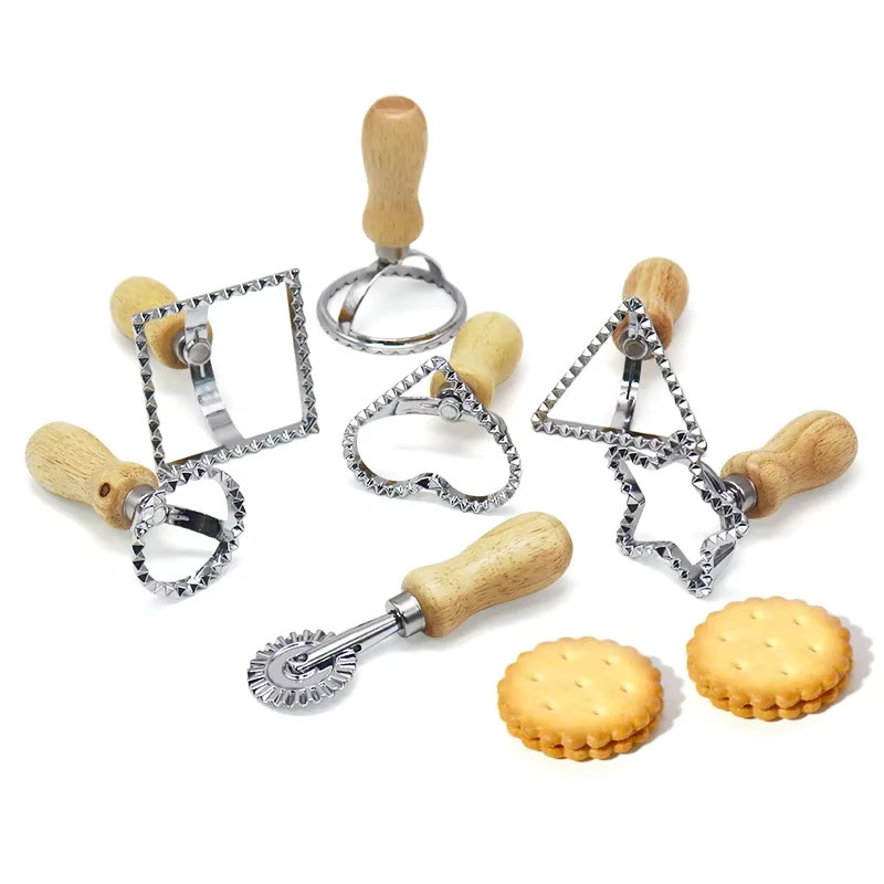 Quadratischer Teigschneider aus Zinklegierung in Silber für Pasta, Ravioli und Pizza - Bild 2