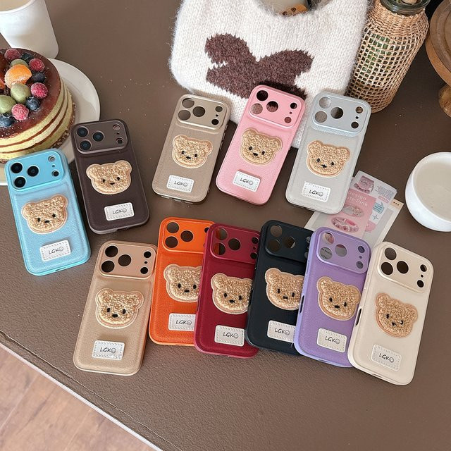 Niedrige Cartoon Lederhülle mit Bären-Stickerei für Apple iPhone 17 Air 16 16E 15 14 13 12 11 Plus Pro Max in Silber im Korea-Style - Bild 1