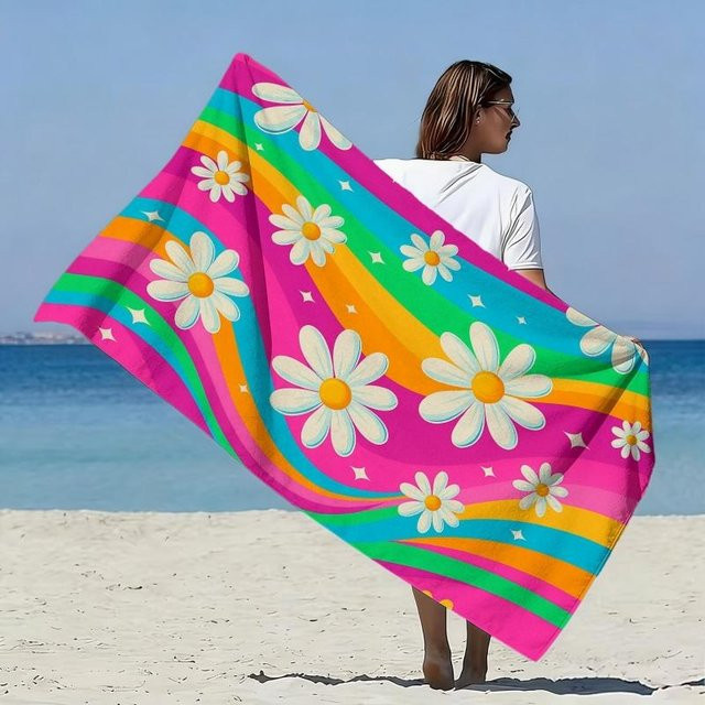 Schnelltrocknendes Strandtuch mit Regenbogen-Wirbelstreifen und weißen Gänseblümchen im Retro-Design, B/B: 70 x 140 cm, Mehrfarbig - Bild 1