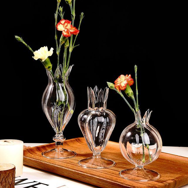 Transparente Glasvase mit Blumenhalterung als Tischvase für Schnittblumen - Bild 1